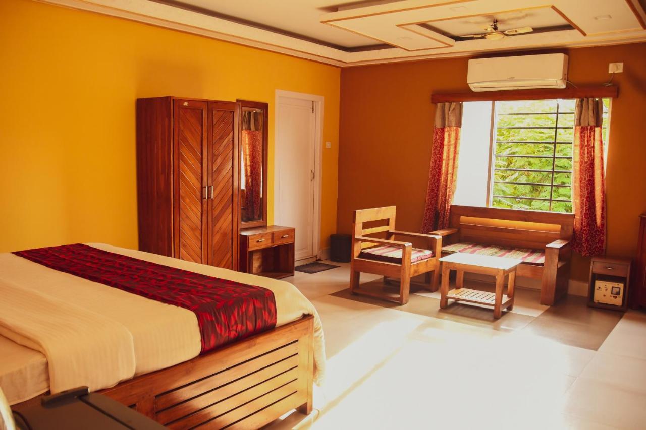 Hotel Nakshatra Karimganj Eksteriør bilde